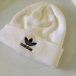 ADIDAS ORIGINAL TREFOIL CUFFED RIB KNIT BEANIE WHITE WITH BLACK LOGO NWOT
